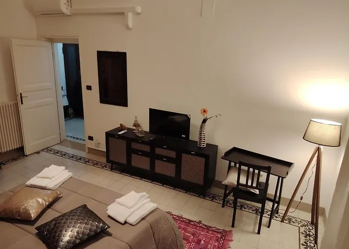 Vlll Portico Guest house