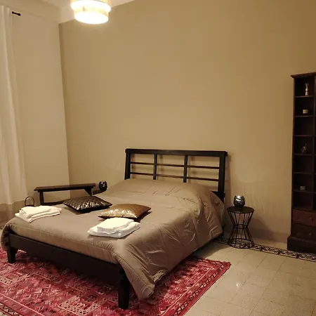 Vlll Portico 게스트하우스